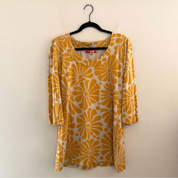 Boden Tops - Boden round neck swing top. Bold floral yellow/gray. Size 12